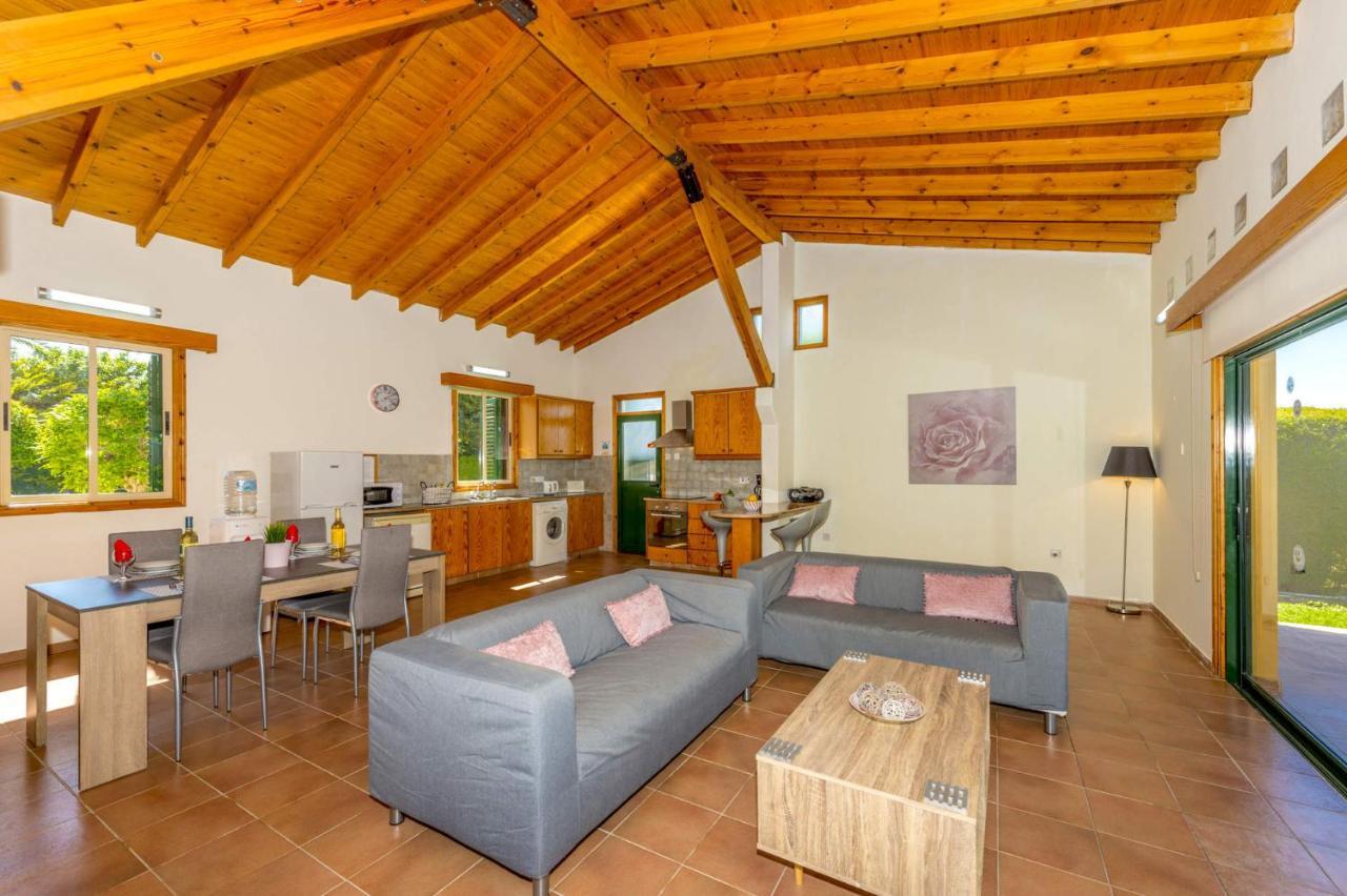 Villa Rosie By Villa Plus Polis Buitenkant foto