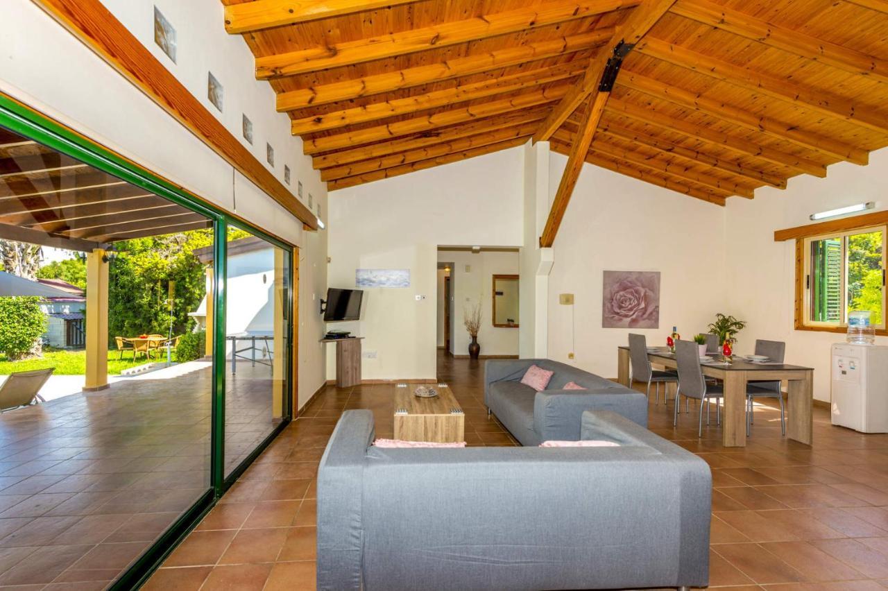 Villa Rosie By Villa Plus Polis Buitenkant foto